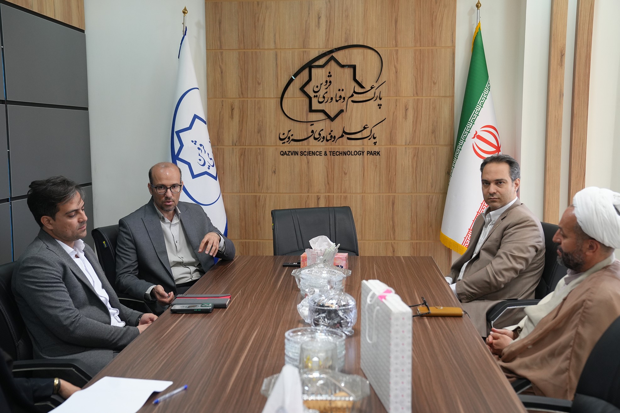 دیدار رئیس دانشگاه فرهنگیان با رئیس پارک علم و فناوری قزوین با محوریت توسعه مرکز نوآوری دانشگاه